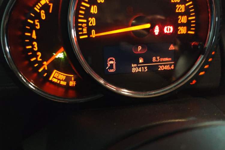 Used MINI 2016 1.5T COOPER Five-Door Edition Odometer Close Up
