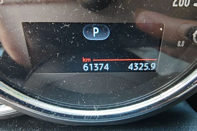Used MINI 2016 1.5T COOPER Pioneer Edition Five-Door Model Odometer Close Up