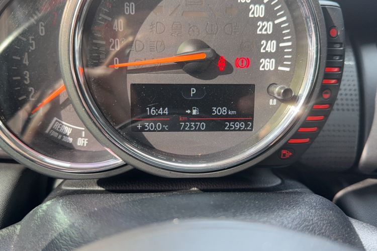 Used MINI 2016 1.5T COOPER Odometer Close Up