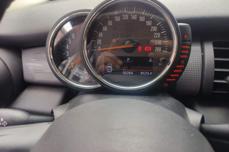 Used MINI 2016 1.5T COOPER Five-Door Edition Odometer Close Up