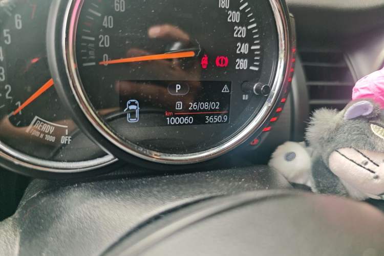 Used MINI 2016 1.5T COOPER Odometer Close Up
