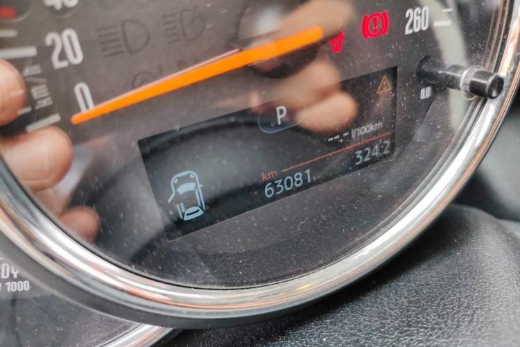Used MINI 2016 1.2T ONE Pioneer Edition Odometer Close Up