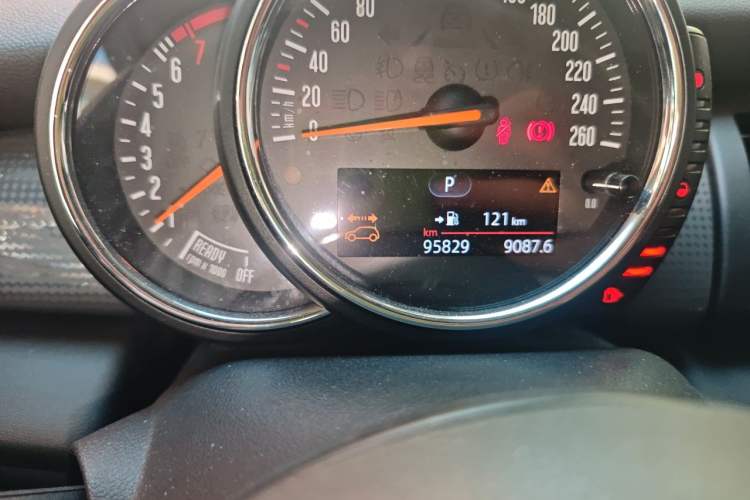Used MINI 2016 1.5T COOPER Five-Door Edition Odometer Close Up