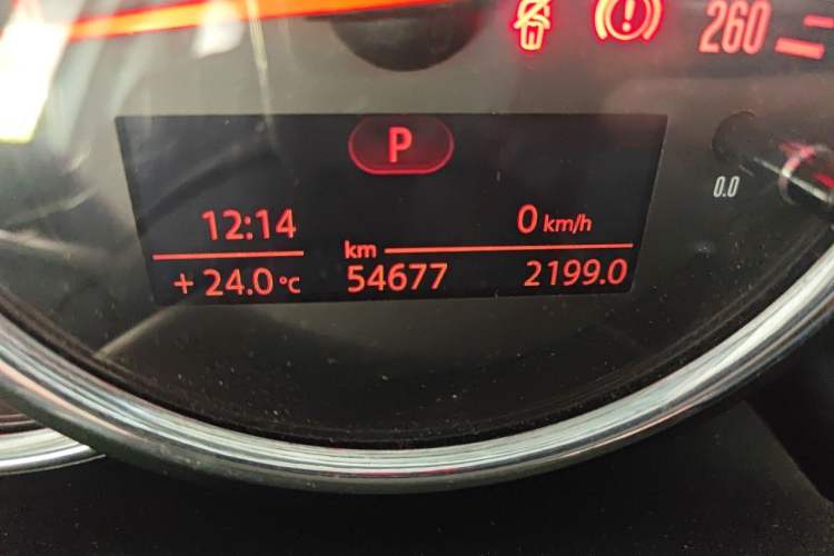 Used MINI 2016 1.5T COOPER Pioneer Edition Five-Door Model Odometer Close Up