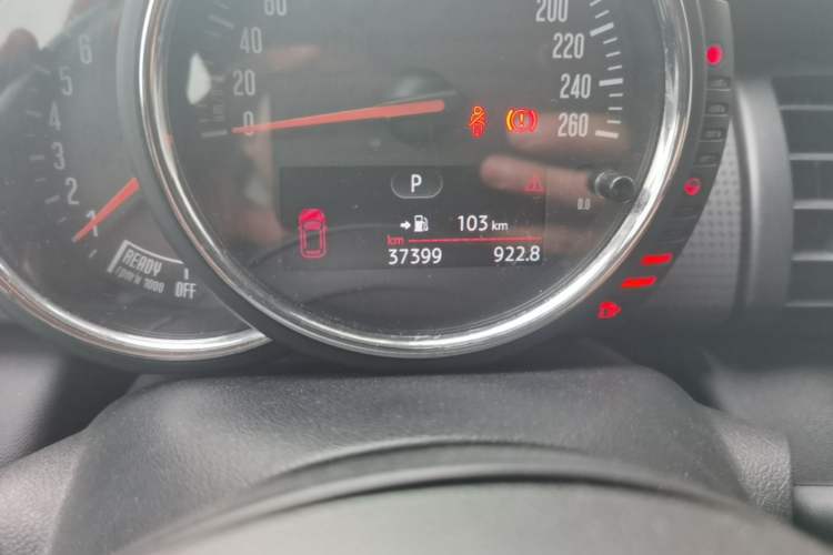 Used MINI 2016 1.5T COOPER Avant-Garde Odometer Close Up