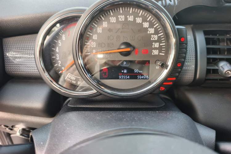 Used MINI 2016 1.5T COOPER Odometer Close Up