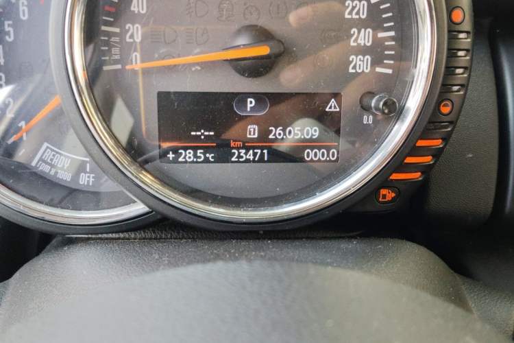 Used MINI 2016 1.2T ONE Five-Door Edition Odometer Close Up
