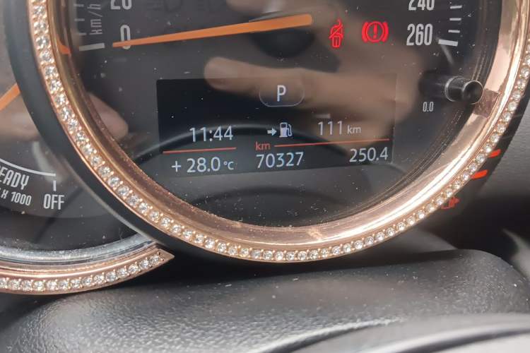 Used MINI 2016 1.2T ONE Odometer Close Up