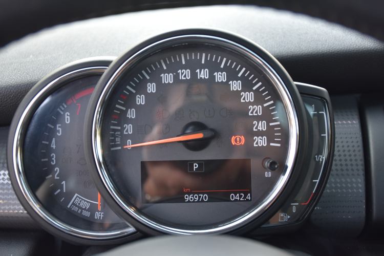 Used MINI 2016 1.5T COOPER Five-Door Edition Odometer Close Up