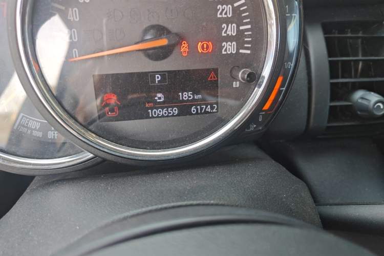 Used MINI 2016 1.5T COOPER Odometer Close Up