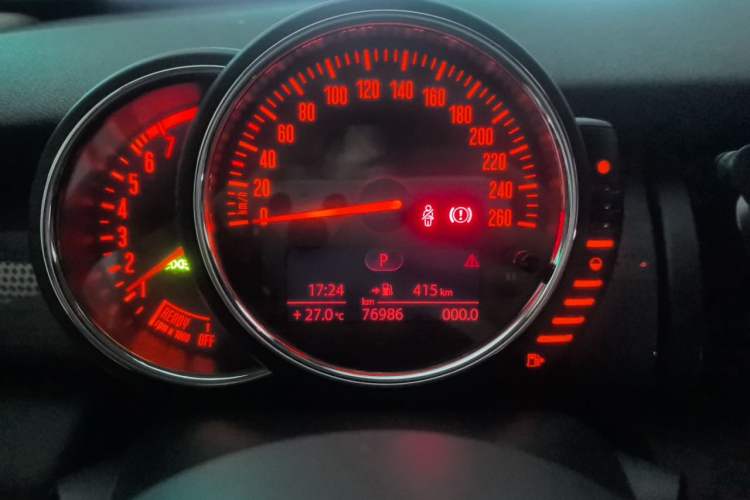 Used MINI 2016 1.5T COOPER Odometer Close Up