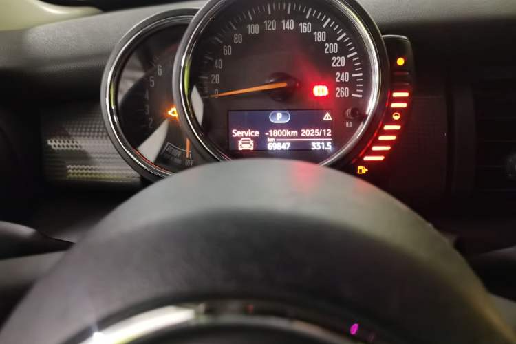 Used MINI 2016 1.5T COOPER Odometer Close Up
