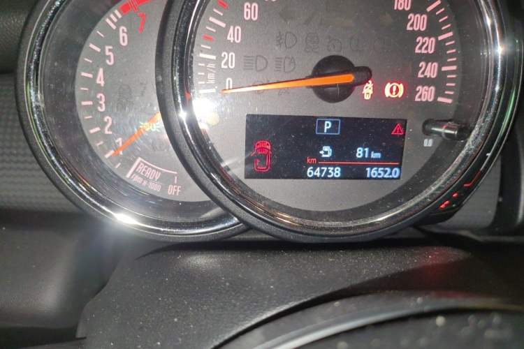 Used MINI 2016 1.5T COOPER Odometer Close Up