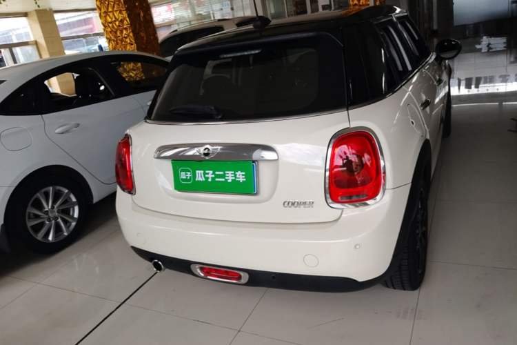 Used MINI 2016 1.5T COOPER Five-Door Edition Rear