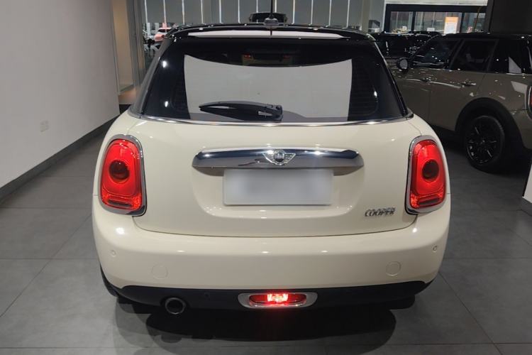 Used MINI 2016 1.5T COOPER Five-Door Edition Rear