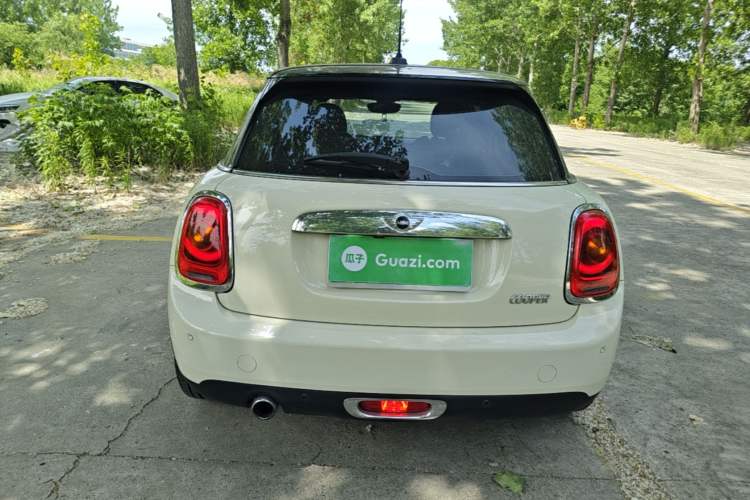 Used MINI 2016 1.5T COOPER Five-Door Edition Rear
