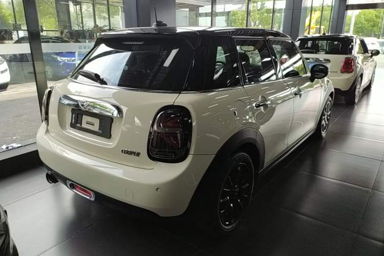 Used MINI 2016 1.5T COOPER Five-Door Edition Rear Right 45 Deg