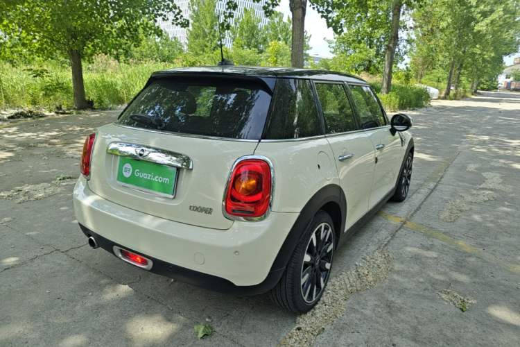 Used MINI 2016 1.5T COOPER Five-Door Edition Rear Right 45 Deg