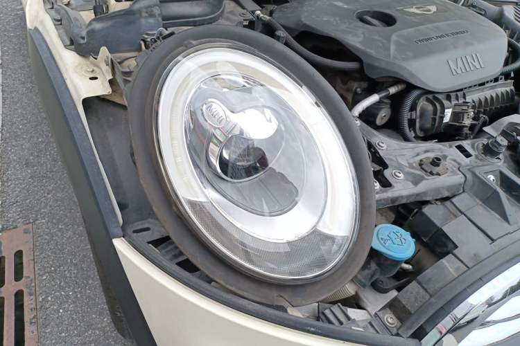 Used MINI 2016 1.5T COOPER Avant-Garde Right Front Headlight