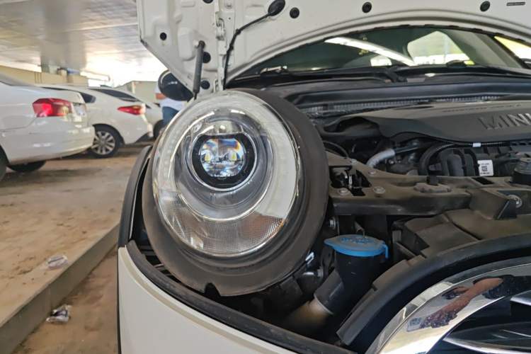Used MINI 2016 1.5T COOPER Pioneer Edition Five-Door Model Right Front Headlight