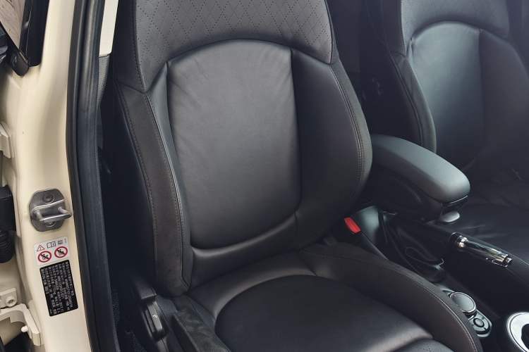 Used MINI 2016 2.0T COOPER S Pioneer Edition Five-Door Model Right Front Seat