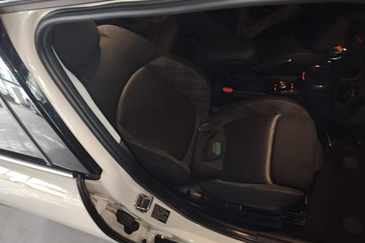 Used MINI 2016 1.5T COOPER Five-Door Edition Right Front Seat