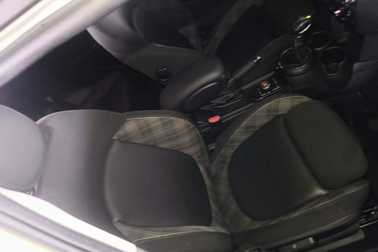 Used MINI 2016 1.5T COOPER Five-Door Edition Right Front Seat