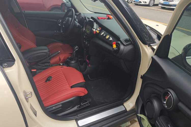 Used MINI 2016 1.5T COOPER Five-Door Edition Right Front Seat