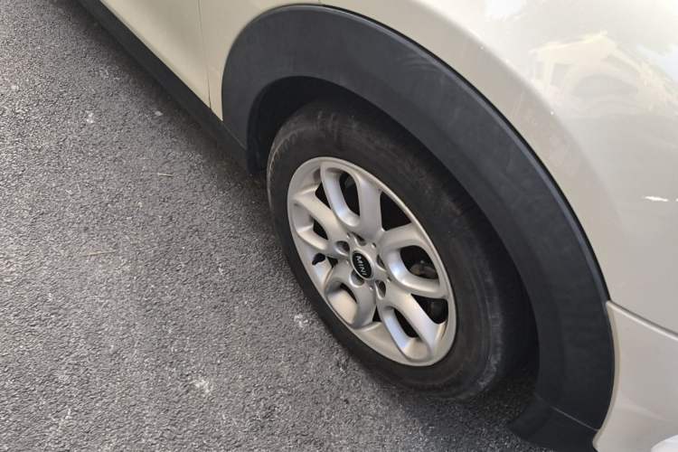 Used MINI 2016 1.2T ONE Pioneer Edition Right Front Wheel Hub
