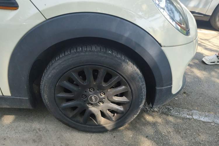 Used MINI 2016 1.2T ONE Pioneer Edition Five-Door Version Right Front Wheel Hub