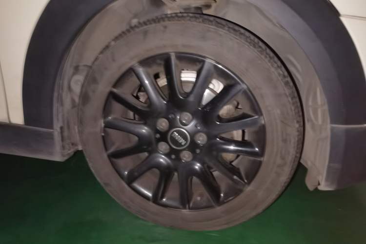 Used MINI 2016 1.2T ONE Pioneer Edition Five-Door Version Right Front Wheel Hub