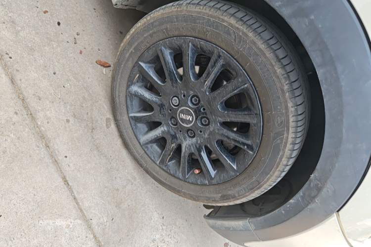 Used MINI 2016 1.5T COOPER Five-Door Edition Right Front Wheel Hub