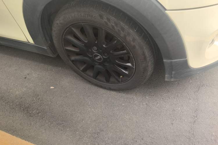 Used MINI 2016 1.5T COOPER Five-Door Edition Right Front Wheel Hub