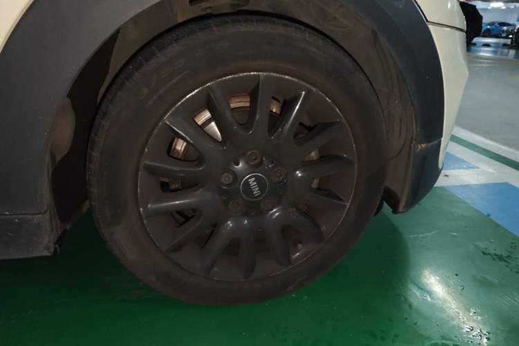 Used MINI 2016 1.5T COOPER Five-Door Edition Right Front Wheel Hub