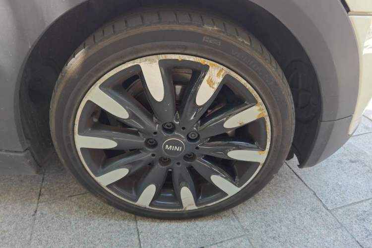 Used MINI 2016 1.5T COOPER Pioneer Edition Five-Door Model Right Front Wheel Hub