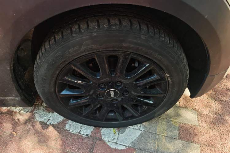 Used MINI 2016 1.5T COOPER Five-Door Edition Right Front Wheel Hub