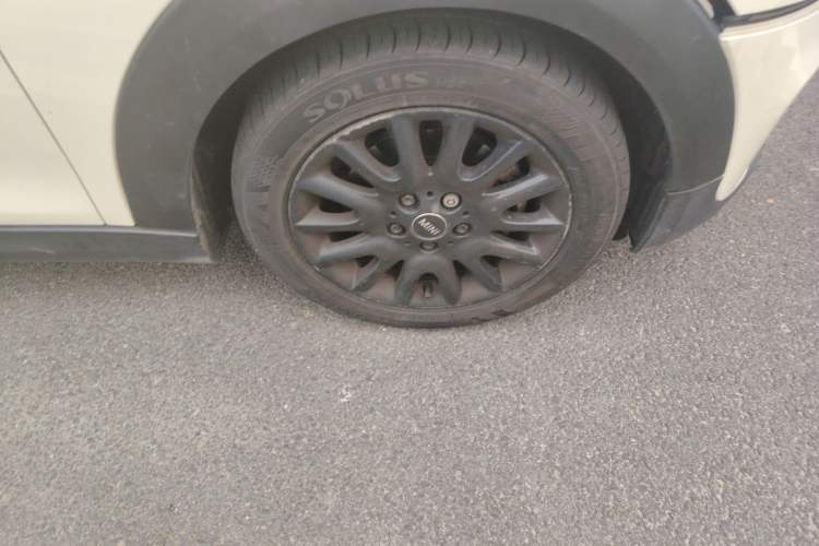 Used MINI 2016 1.5T COOPER Five-Door Edition Right Front Wheel Hub