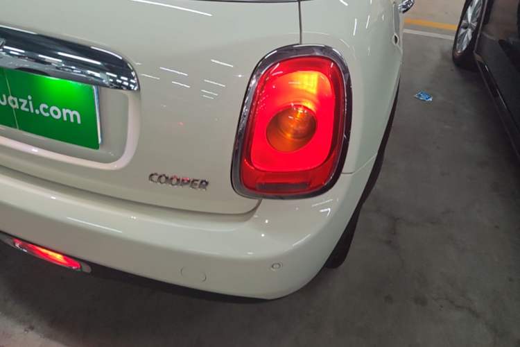 Used MINI 2016 1.5T COOPER Five-Door Edition Right Rear Taillight