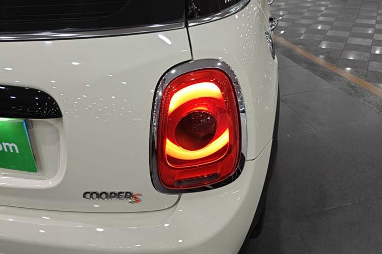 Used MINI 2016 2.0T COOPER S Five-Door Edition Right Rear Taillight