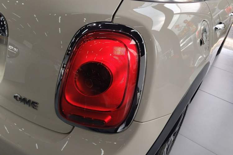 Used MINI 2016 1.2T ONE Pioneer Edition Five-Door Version Right Rear Taillight