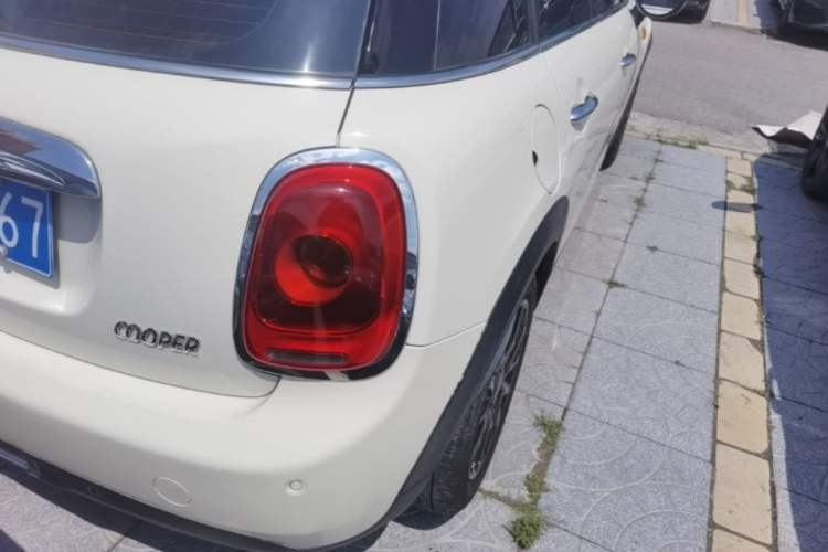 Used MINI 2016 1.5T COOPER Five-Door Edition Right Rear Taillight