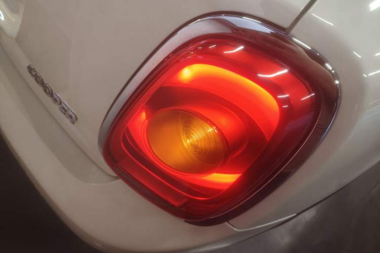 Used MINI 2016 1.5T COOPER Performance Edition 5-door version Right Rear Taillight