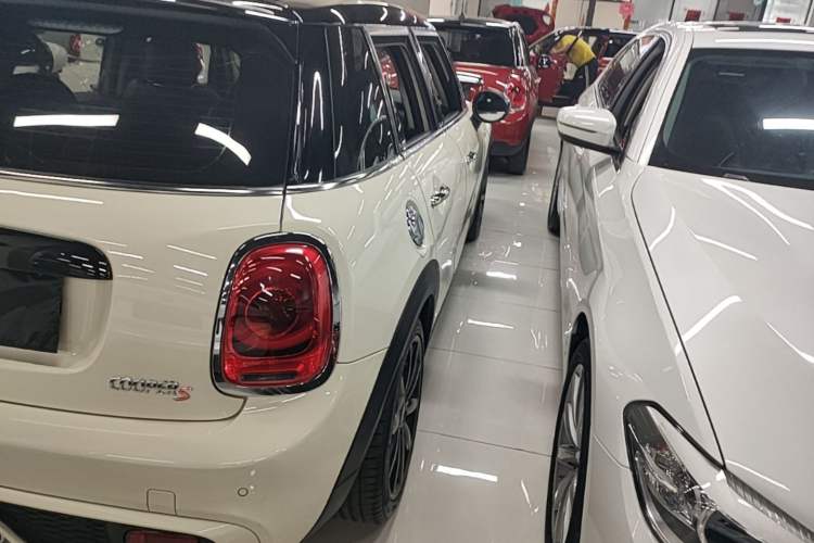 Used MINI 2016 2.0T COOPER S Five-Door Edition Right Rear Taillight