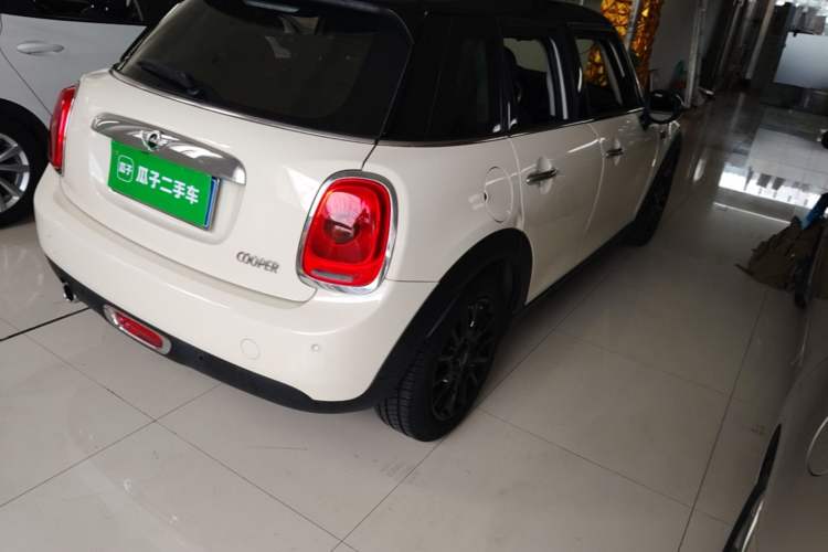 Used MINI 2016 1.5T COOPER Five-Door Edition Right Rear Taillight
