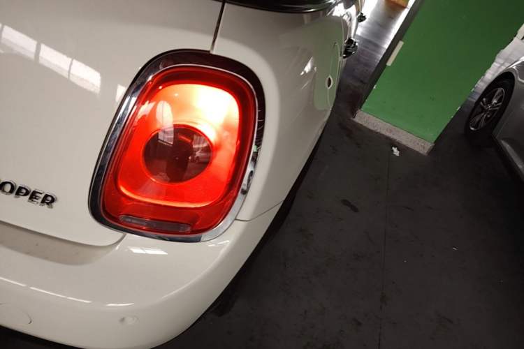 Used MINI 2016 1.5T COOPER Five-Door Edition Right Rear Taillight