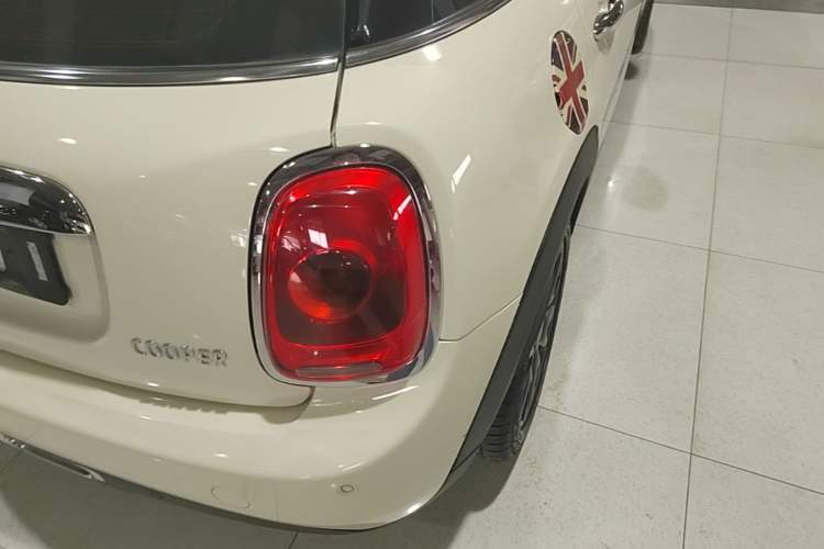 Used MINI 2016 1.5T COOPER Five-Door Edition Right Rear Taillight