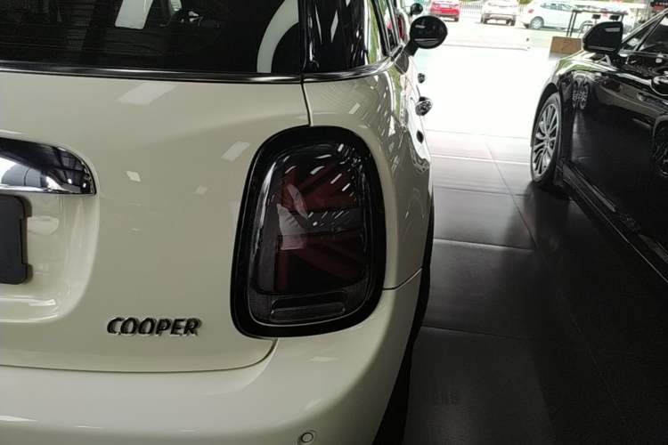 Used MINI 2016 1.5T COOPER Five-Door Edition Right Rear Taillight