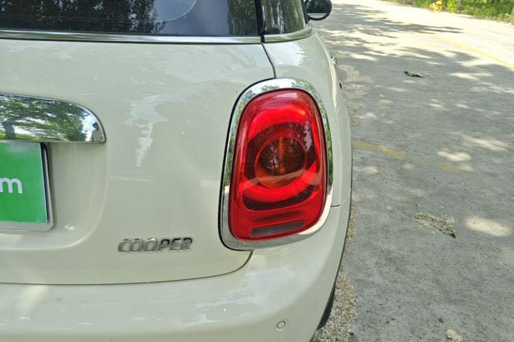 Used MINI 2016 1.5T COOPER Five-Door Edition Right Rear Taillight