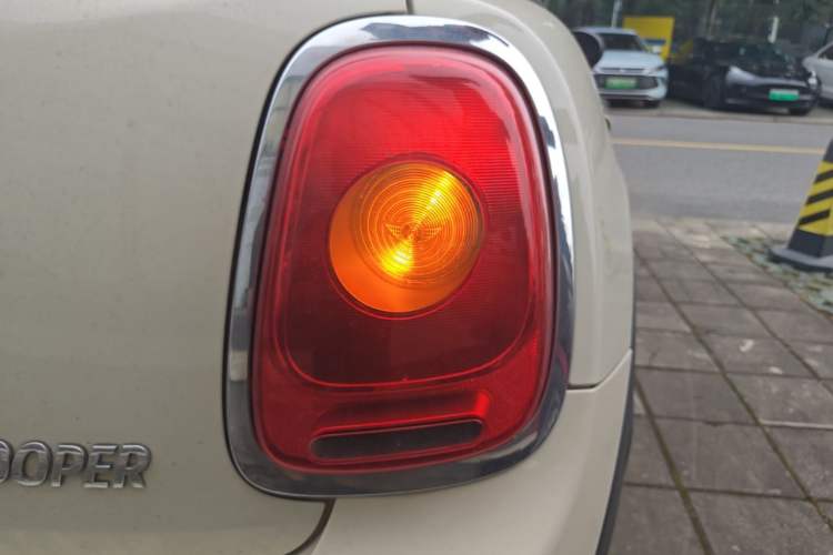 Used MINI 2016 1.5T COOPER Five-Door Edition Right Rear Taillight