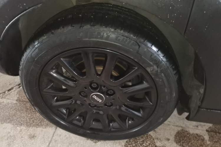 Used MINI 2016 1.2T ONE Pioneer Edition Five-Door Version Right Rear Wheel Hub